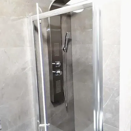 Eni With Garage Parking Split